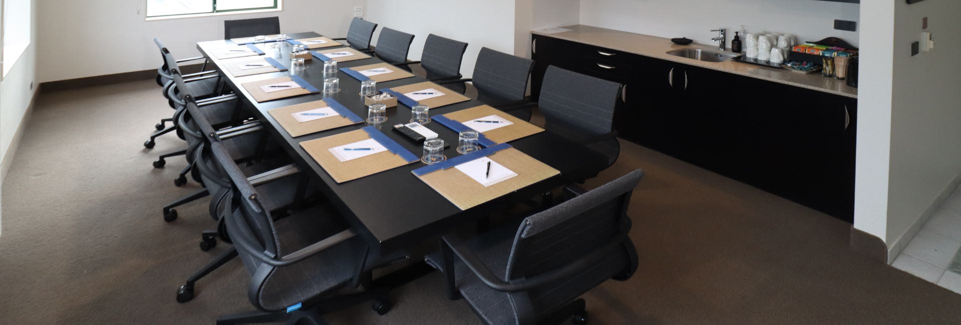 Bannière « Manuka Boardroom Hero »